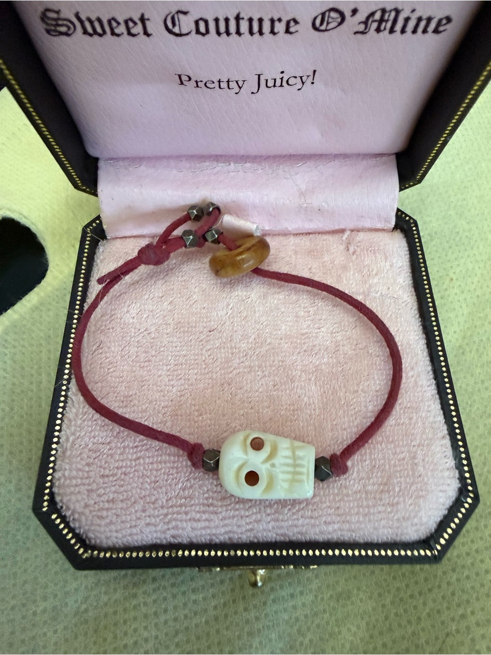 Skull carved charm bracelet